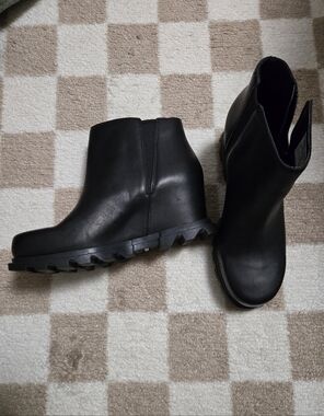 NWOT Sorel Joan Of Arctic Wedge III Black Leather Boots Size 9